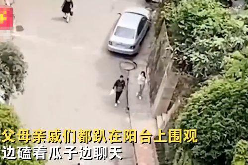 边吃瓜边磕瓜子,夏日休闲新风尚